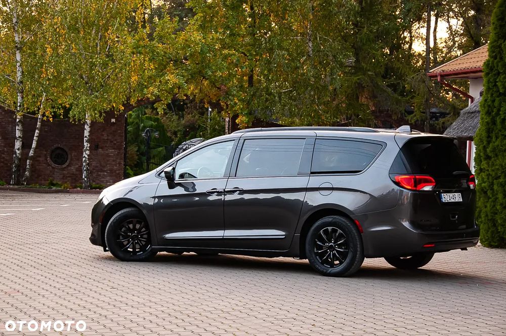 Chrysler Pacifica - 15