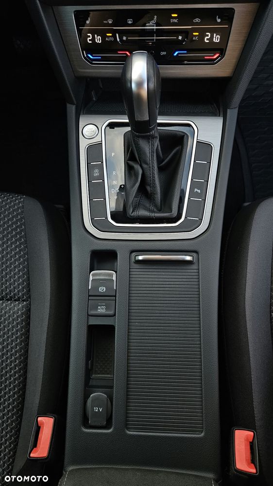 Volkswagen Passat Variant 2.0 TDI EVO Elegance DSG - 16