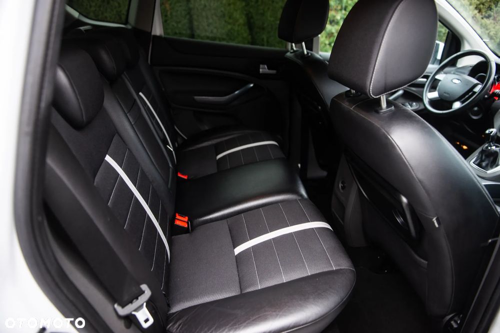 Ford Kuga 2.0 TDCi 4x4 Titanium - 34