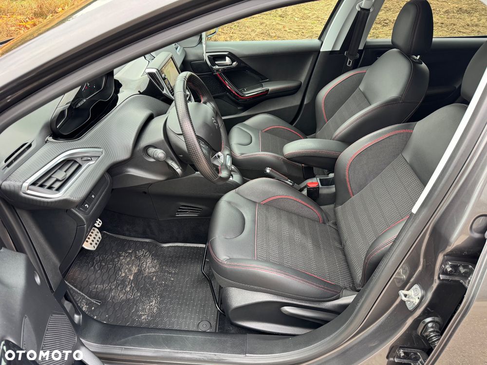 Peugeot 208 - 15