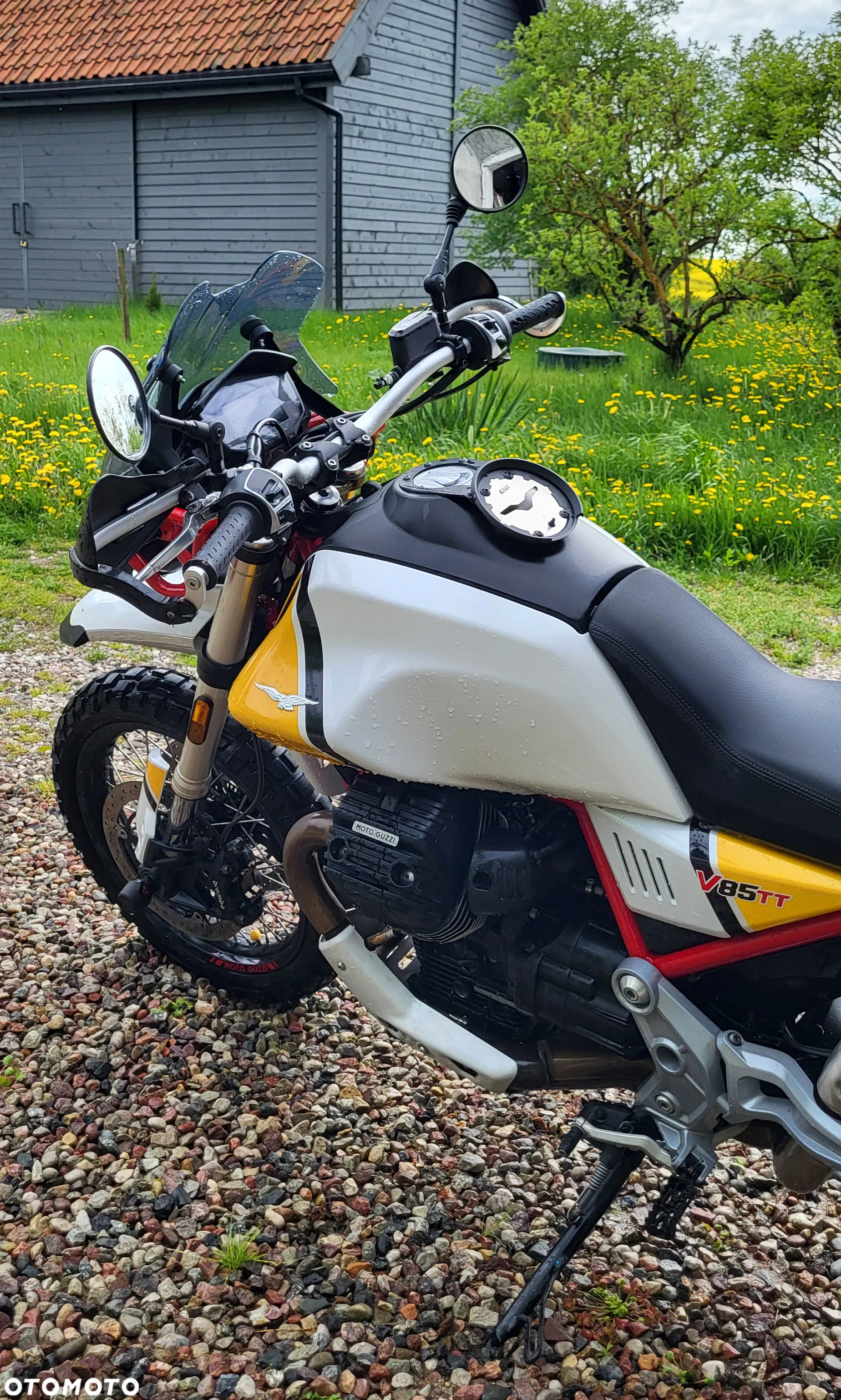 Moto Guzzi V85 - 4