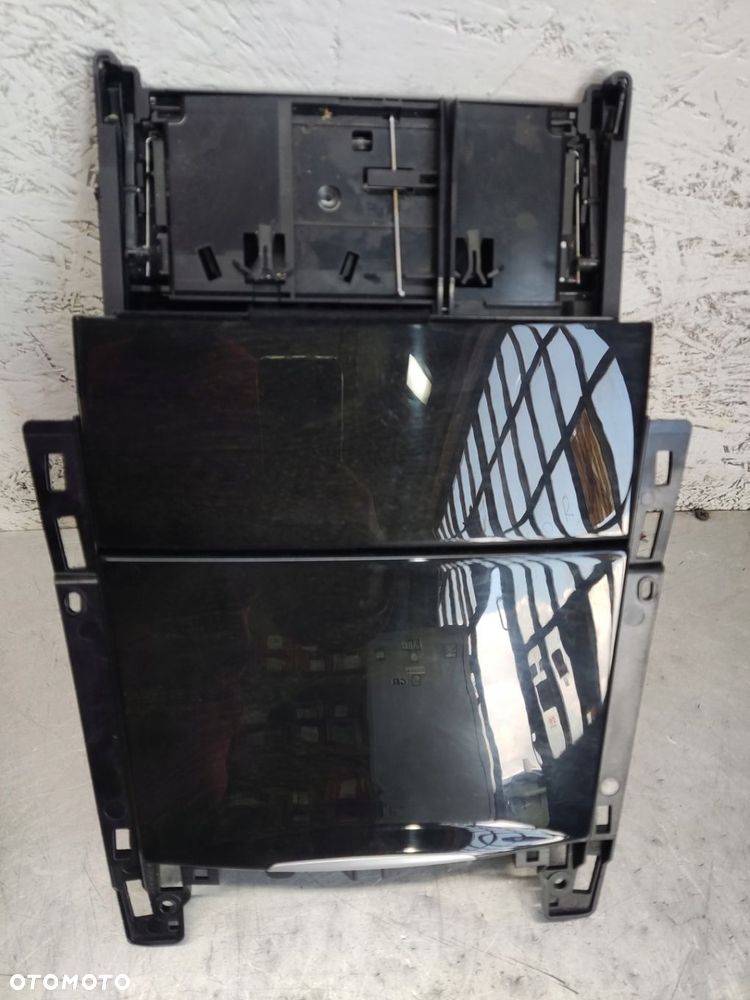 MERCEDES E KLASA W212 POPIELNICZKA SCHOWEK A2126805750