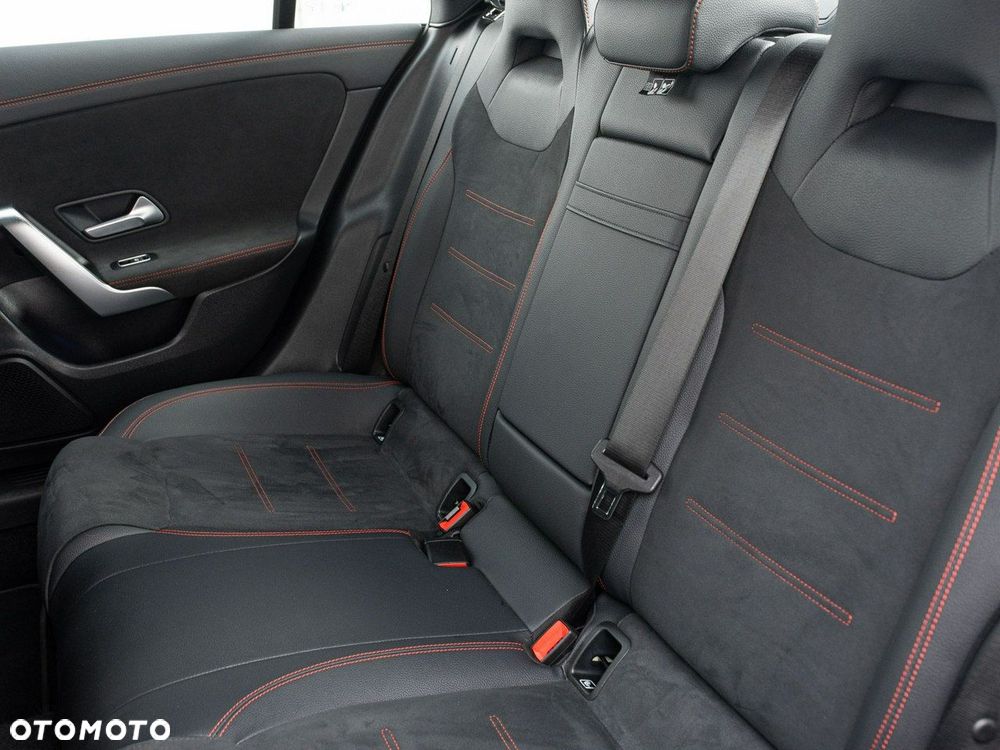 Mercedes-Benz CLA - 27