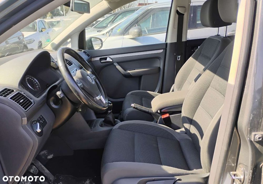 Volkswagen Touran - 8