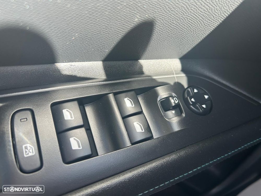 Peugeot 3008 1.6 Hybrid Allure e-EAT8 - 12