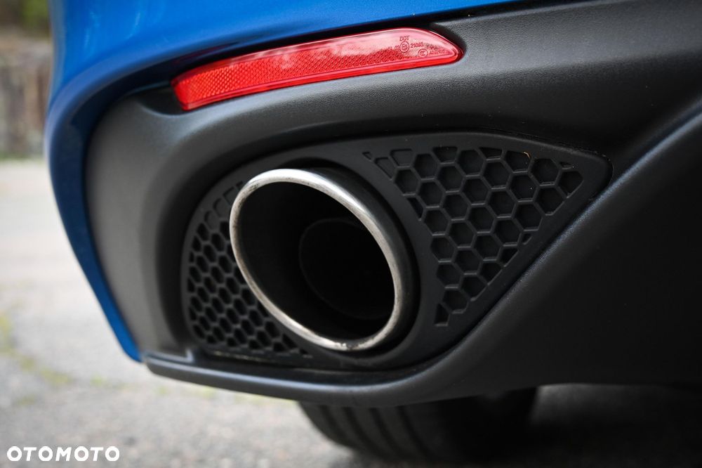 Alfa Romeo Giulia 2.0 Turbo 16V AT8-Q4 Veloce Ti - 12