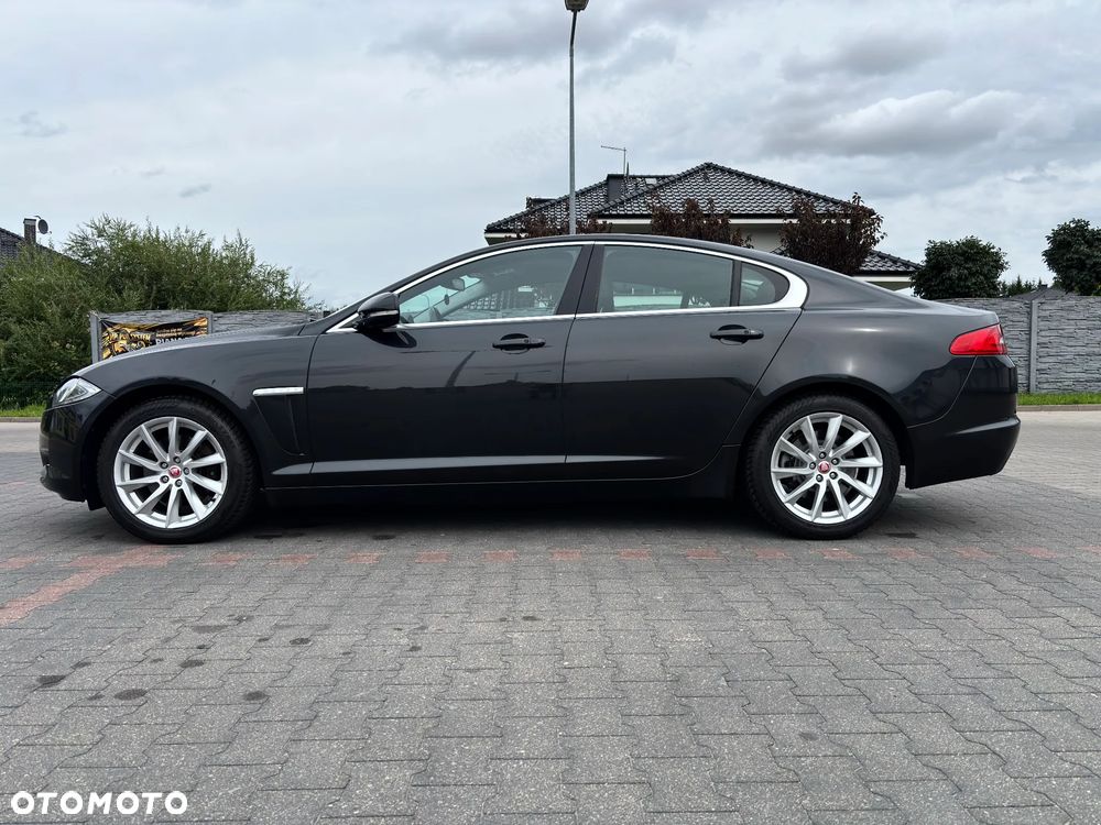 Jaguar XF 2.2 D - 9