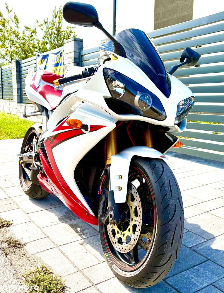Yamaha R1 - 2