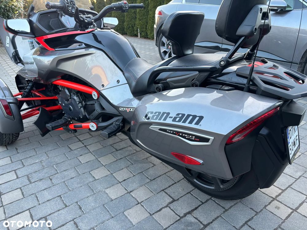 Can-Am Spyder - 12