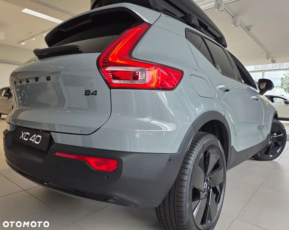 Volvo XC 40 B4 AWD Plus Dark - 4