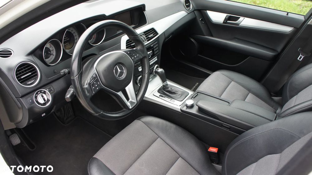 Mercedes-Benz Klasa C 180 CGI Automatik BlueEFFICIENCY - 14