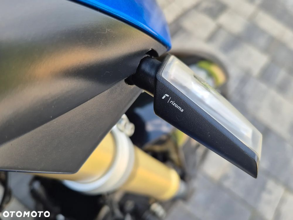 Suzuki GSR - 19
