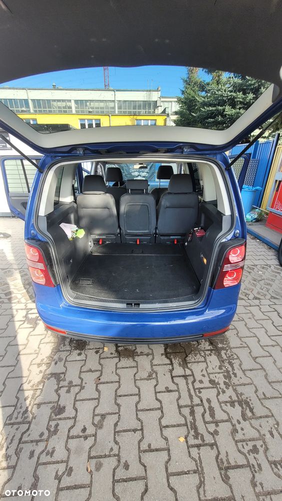 Volkswagen Touran 1.9 TDI DPF BlueMot Conceptline - 5