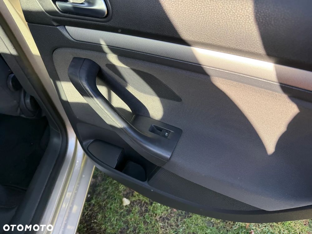 Volkswagen Jetta 2.0 FSI Comfortline - 14