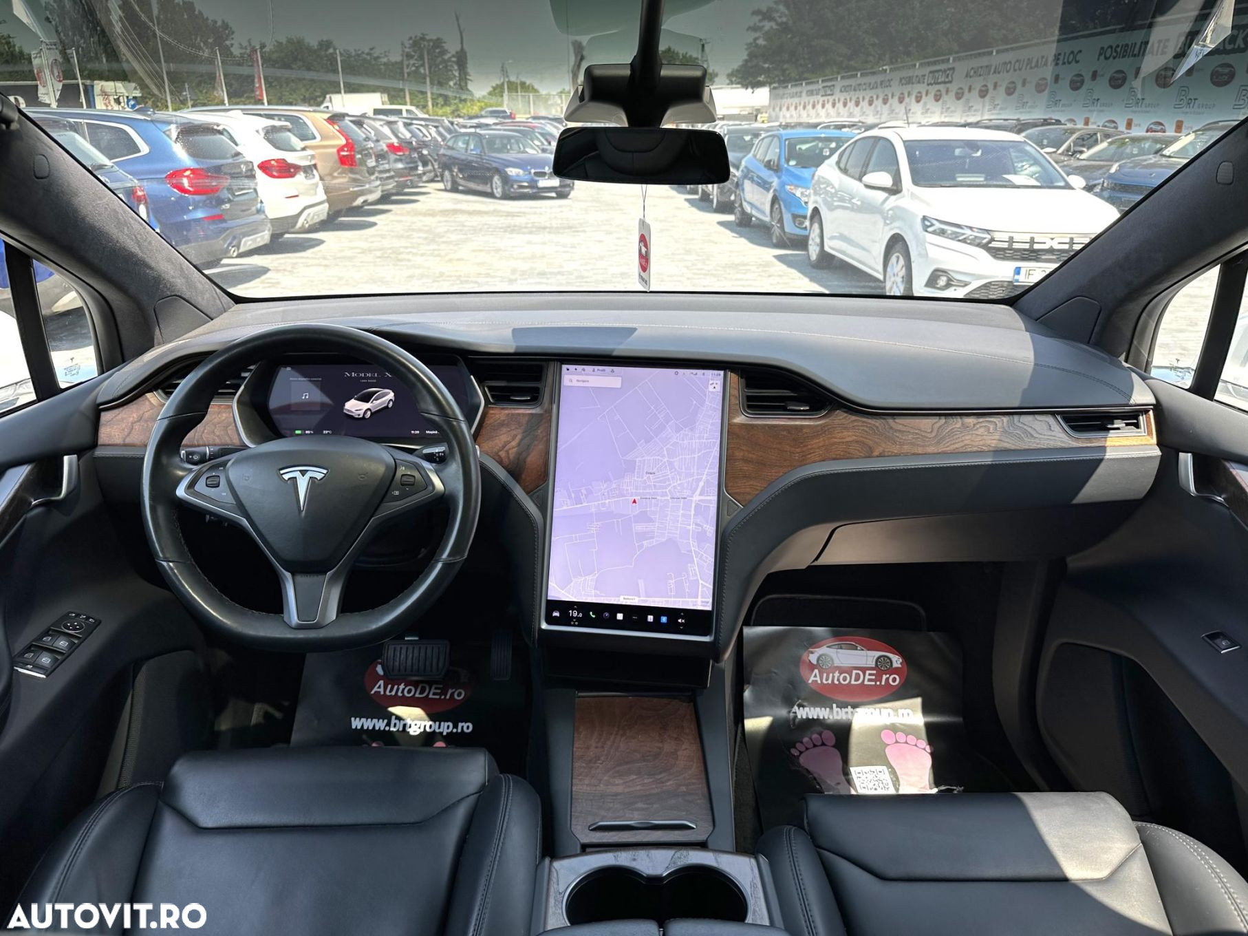 Tesla Model X - 10