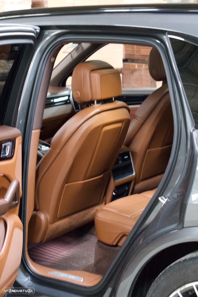 Porsche Cayenne - 23