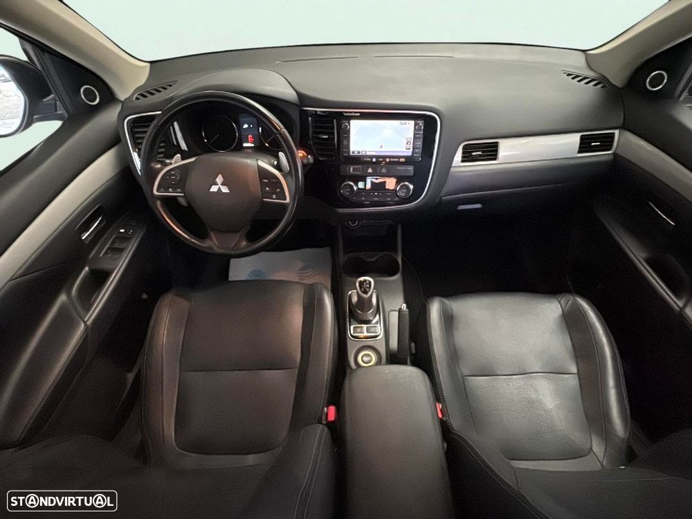 Mitsubishi Outlander 2.0 MIVEC Intense+ - 14