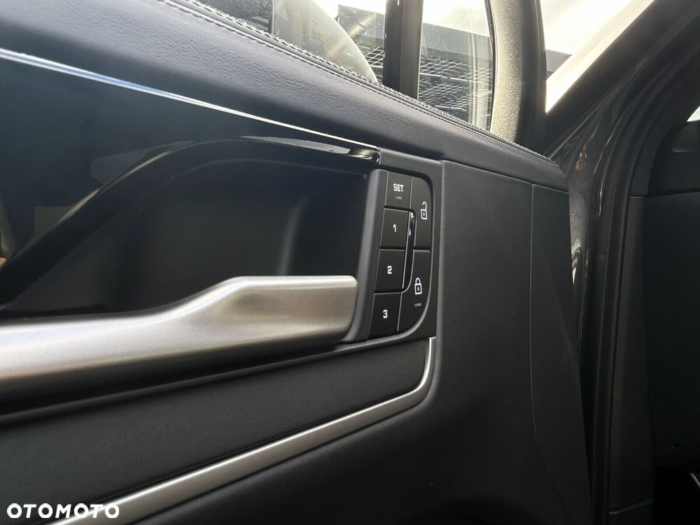 Porsche Cayenne Turbo E-Hybrid PHEV - 14