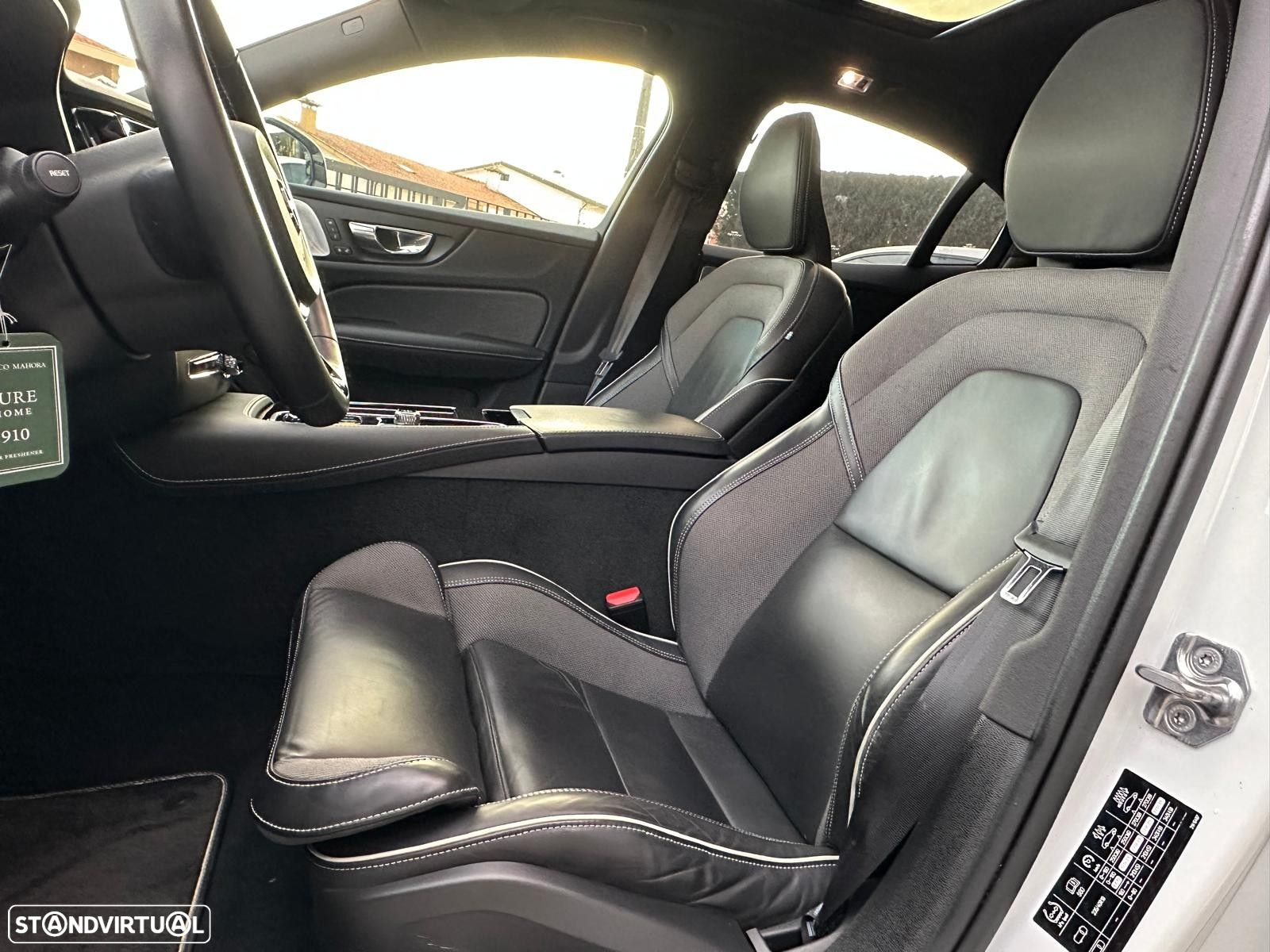 Volvo S60 2.0 T8 PHEV R-Design AWD - 18