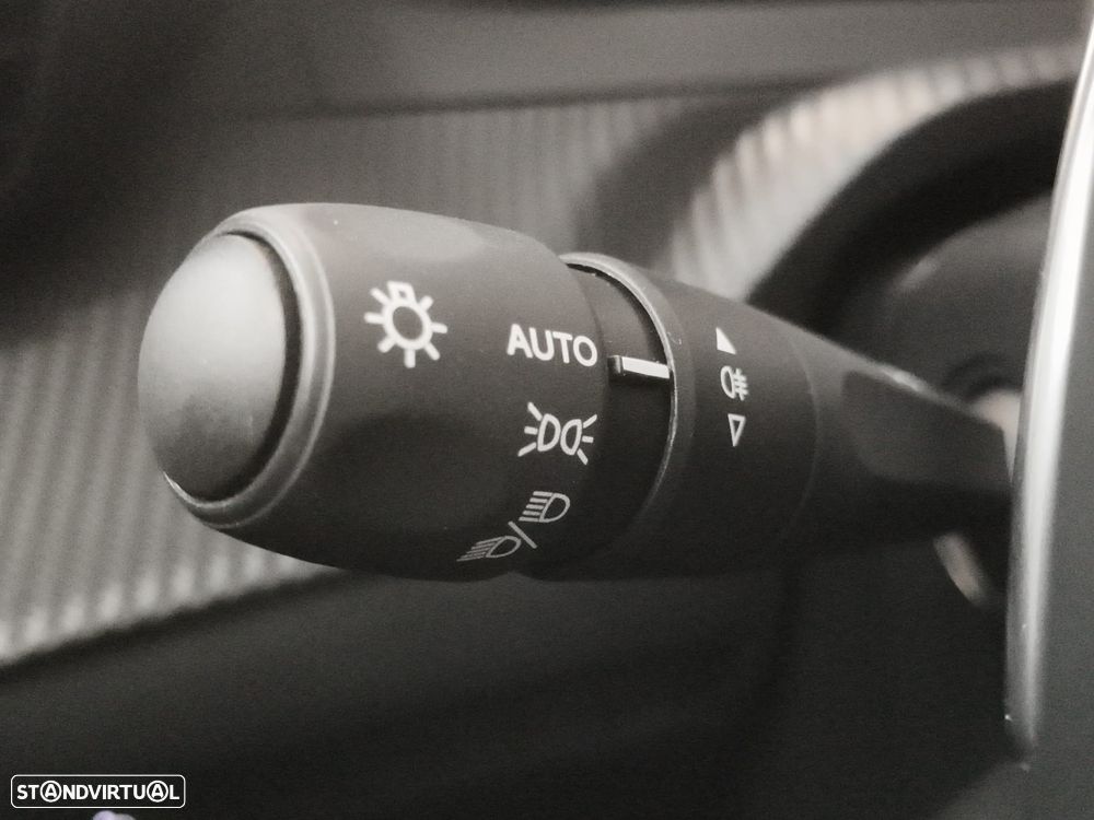 Peugeot 208 1.2 Hybrid Allure e-DCS6 - 16