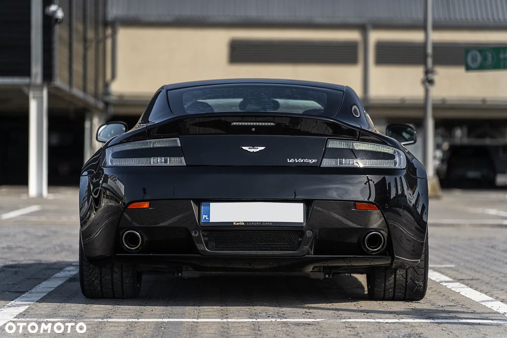 Aston Martin V12 Vantage Carbon Black - 2