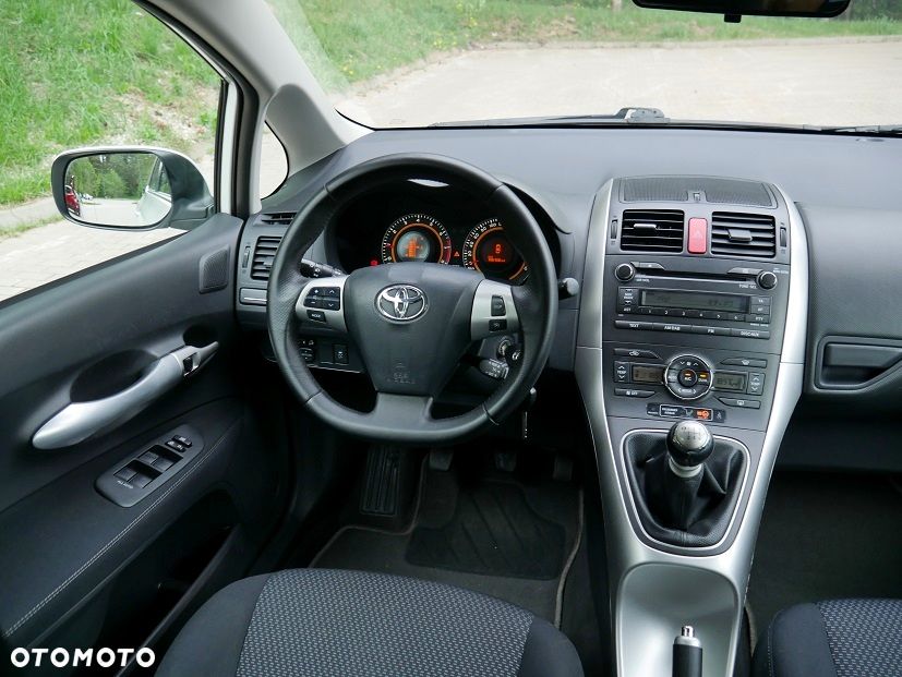 Toyota Auris 1.6 Executive - 11