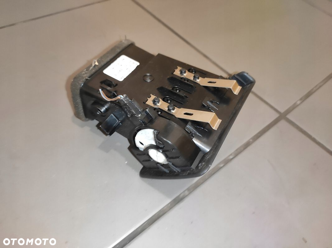 MERCEDES C-KLASA W204 LIFT KRATKI KRATKA NAWIEWU LEWA PRAWA BDB - 12