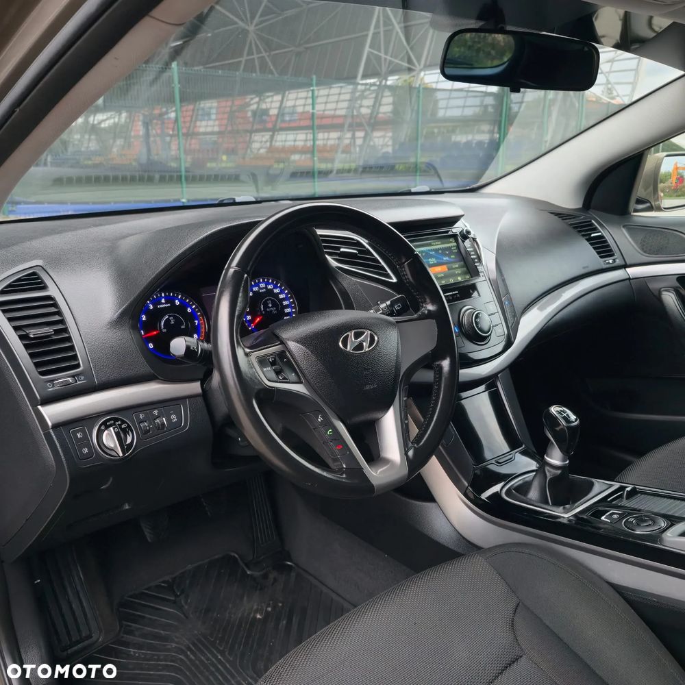 Hyundai i40 Kombi blue 1.6 Space - 22