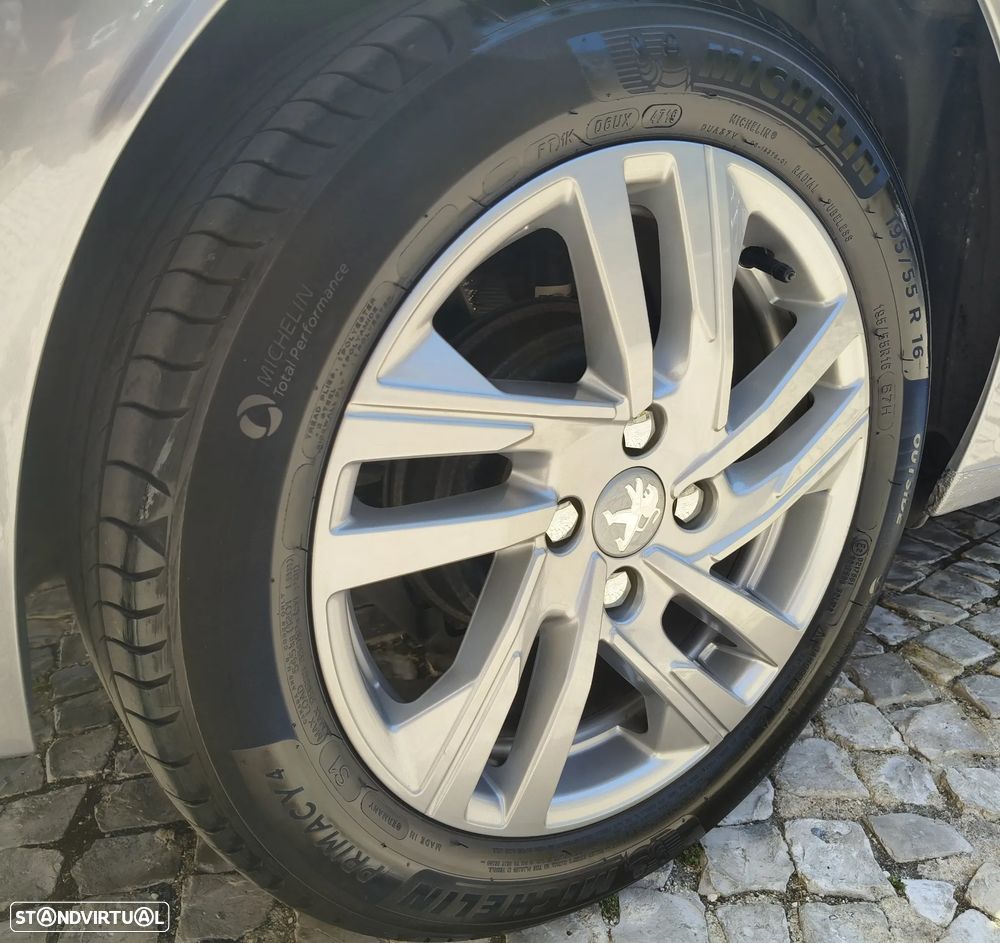 Peugeot 208 1.2 PureTech Active - 9
