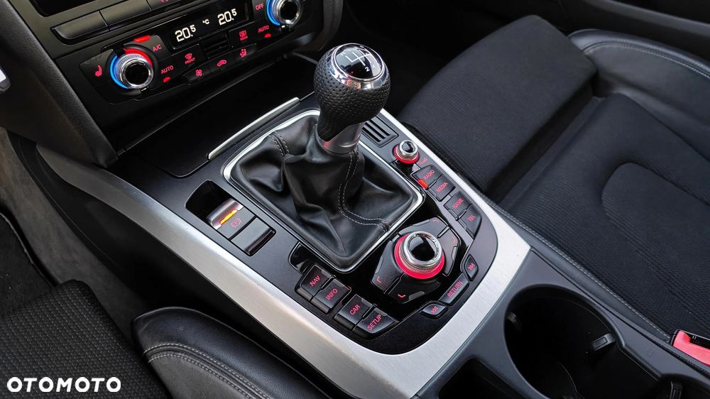 Audi A4 Avant 2.0 TDI DPF clean diesel S line Sportpaket - 31