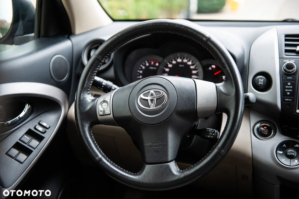 Toyota RAV4 2.0 4x4 Automatik Executive - 27