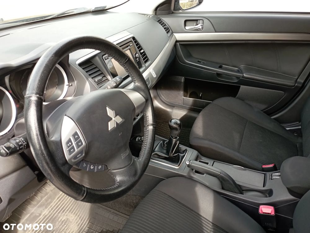 Mitsubishi Lancer 1.6 Intense - 3