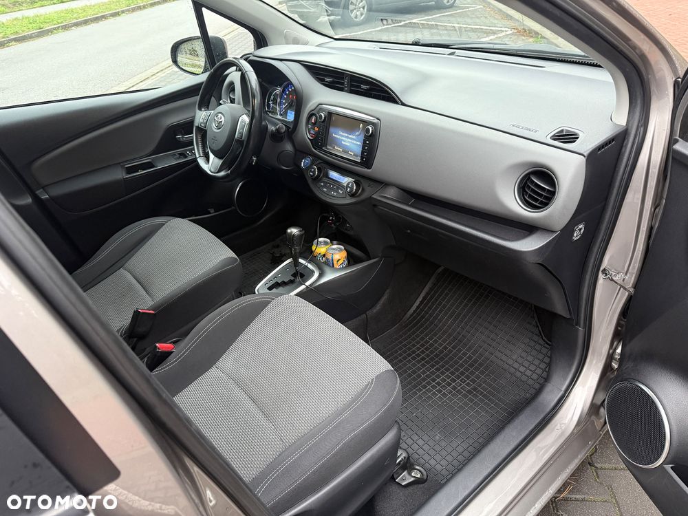 Toyota Yaris Hybrid 100 Selection Passion - 15