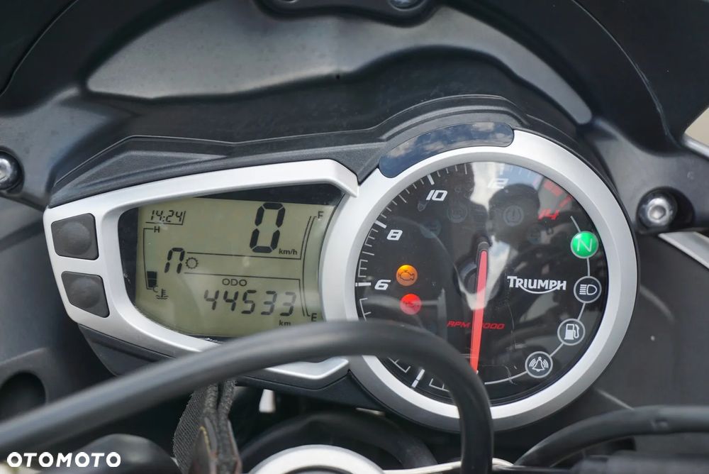 Triumph Street Triple - 19