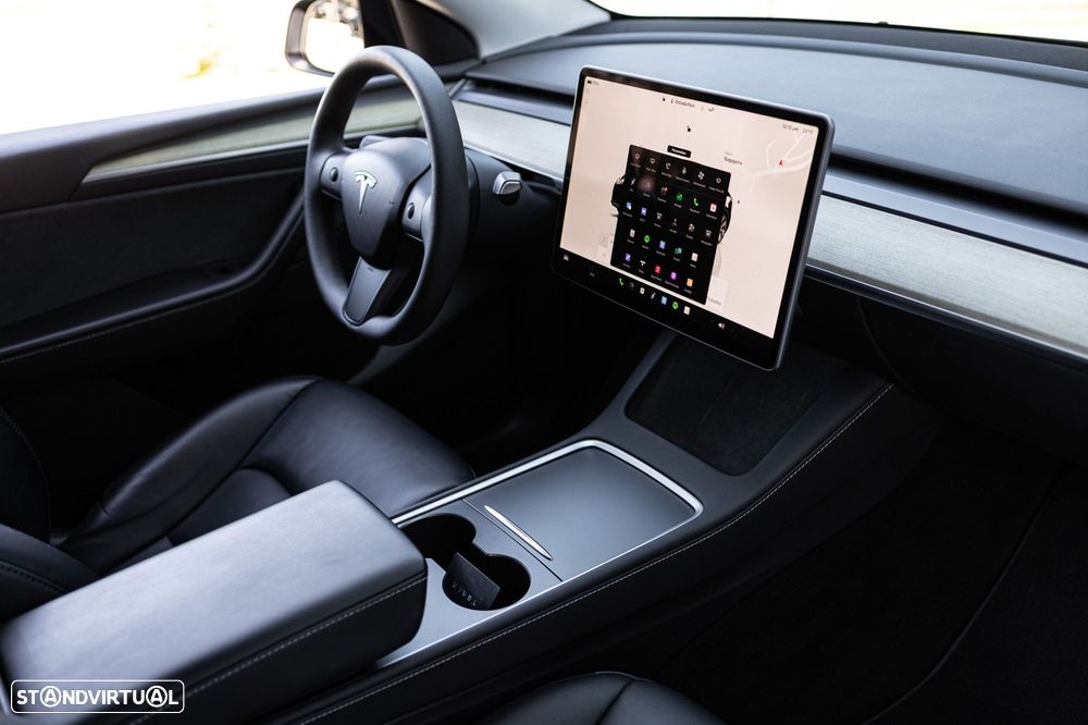 Tesla Model Y Standard RWD - 21