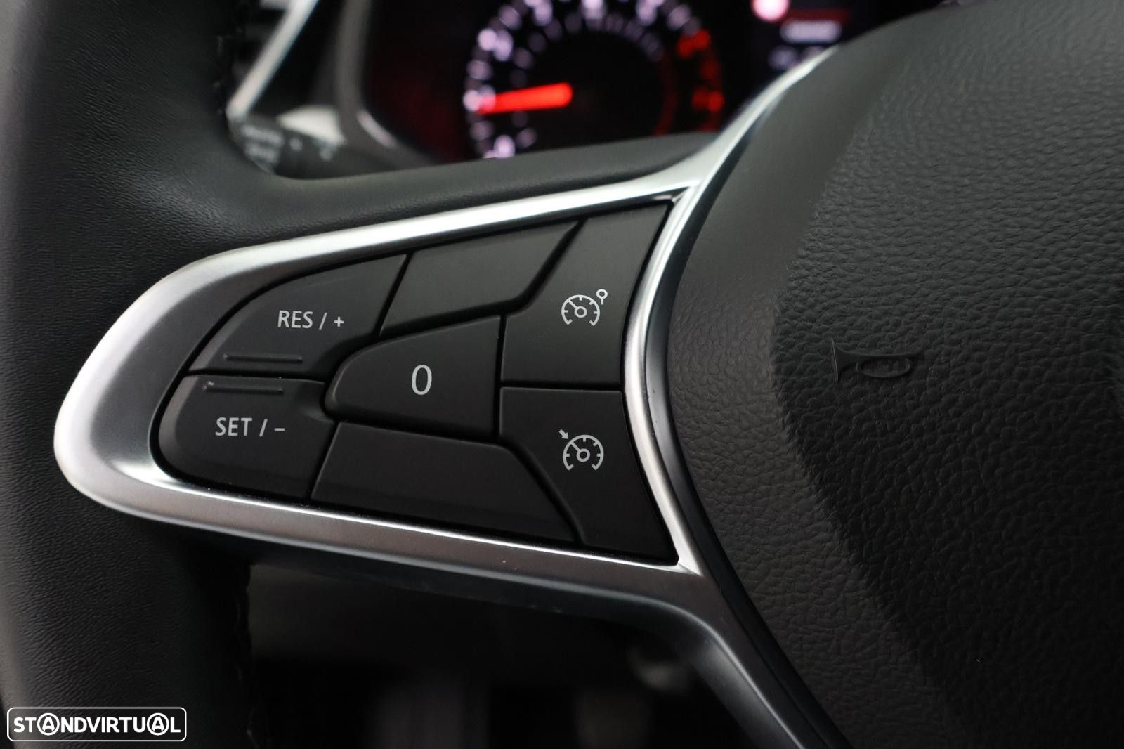 Renault Clio 1.0 TCe Limited CVT - 16