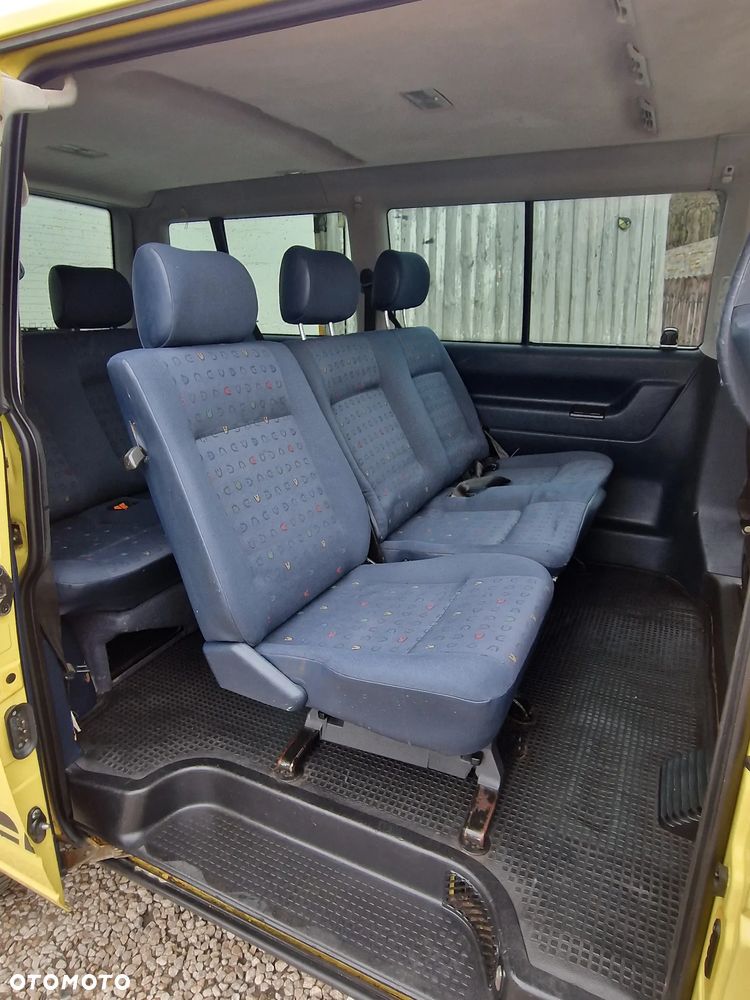Volkswagen Caravelle - 13