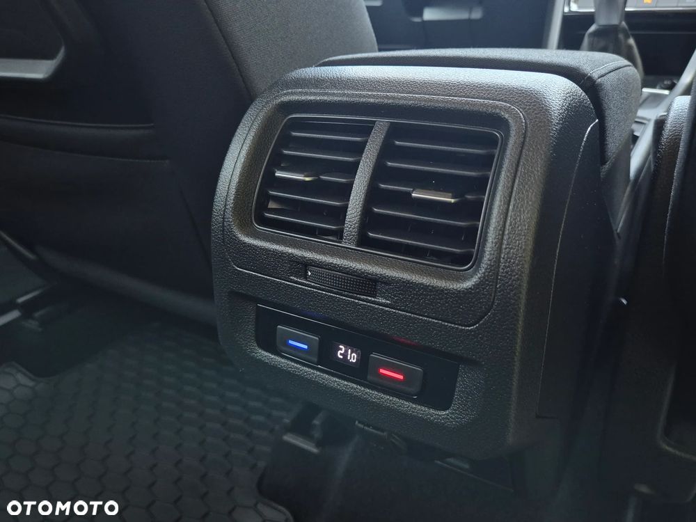 Volkswagen Touran 2.0 TDI SCR Comfortline - 37