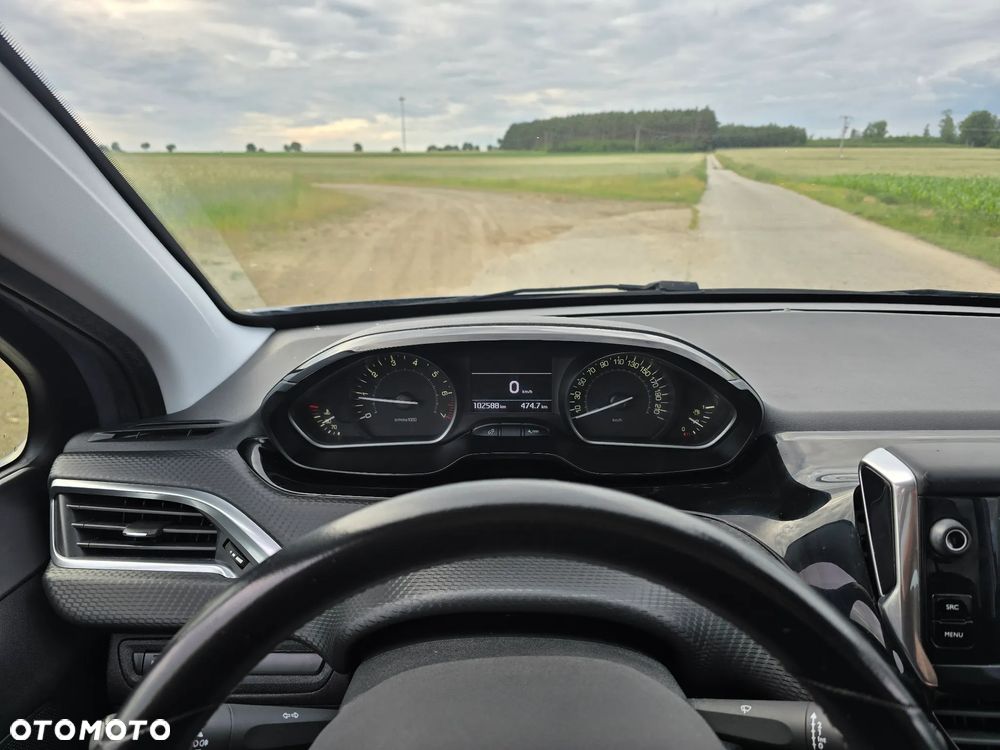 Peugeot 208 1.2 PureTech GPF Allure S&S - 15