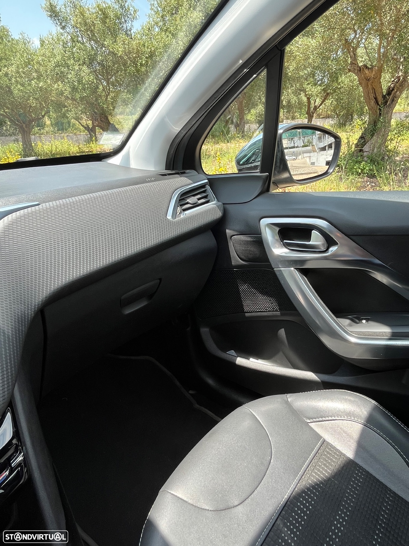 Peugeot 2008 1.2 PureTech Allure - 6