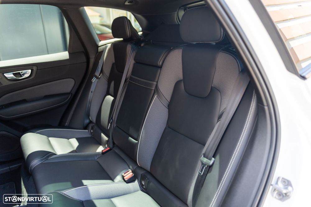 Volvo XC 60 2.0 T8 PHEV R-Design AWD - 26
