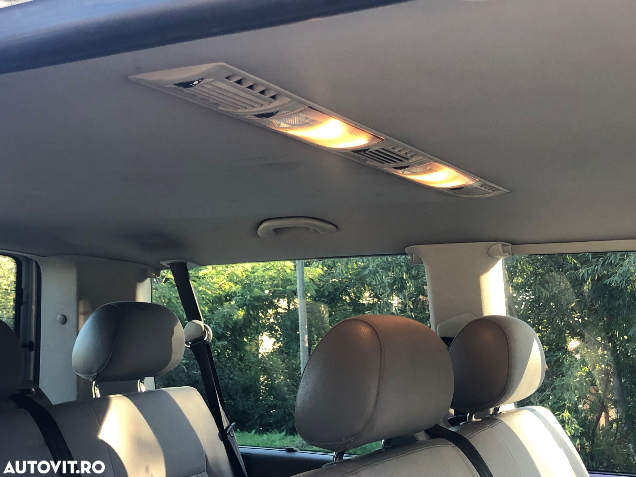 Volkswagen Caravelle - 13