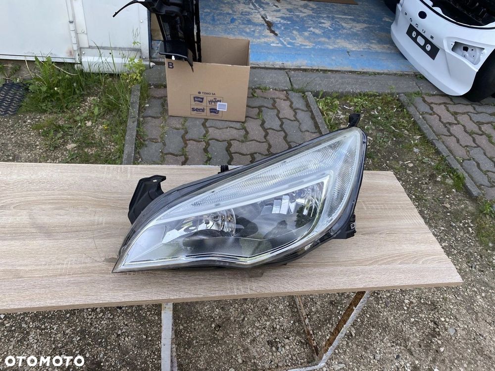 LAMPA PRZEDNIA LEWA OPEL ASTRA IV J 09-12 1EG010011-01 - 1