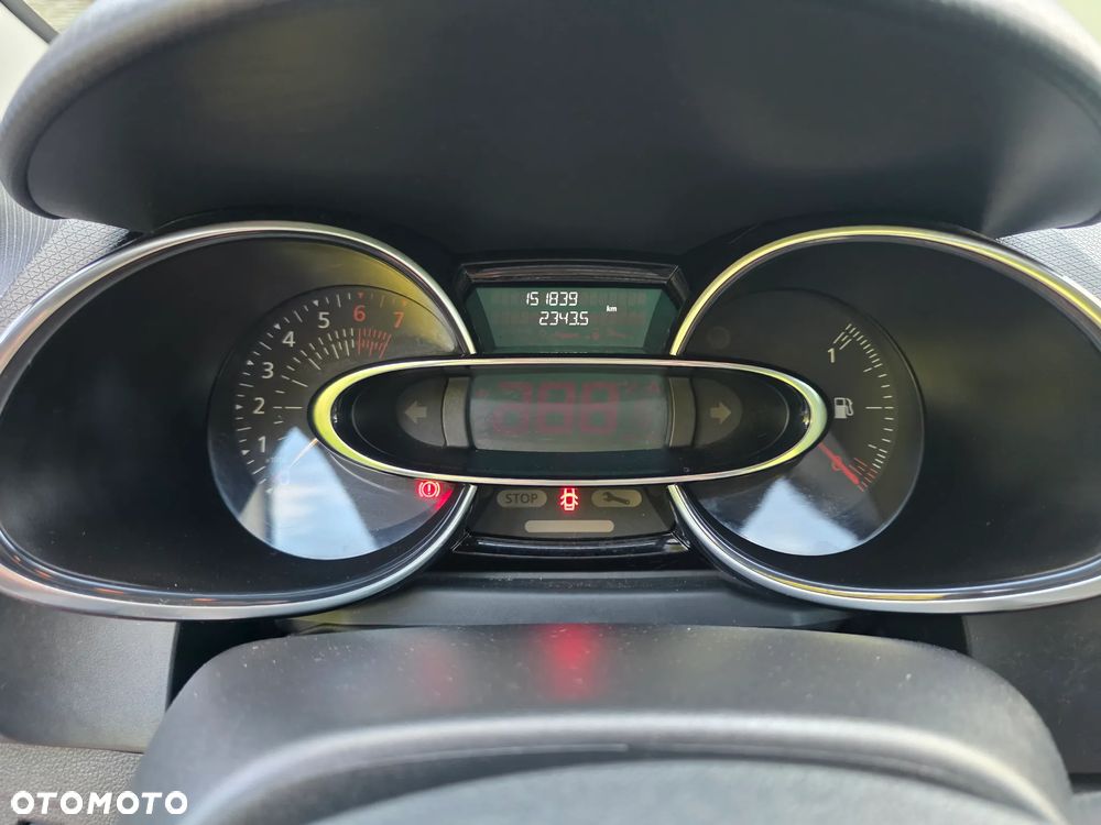 Renault Clio 1.2 16V Alize - 21
