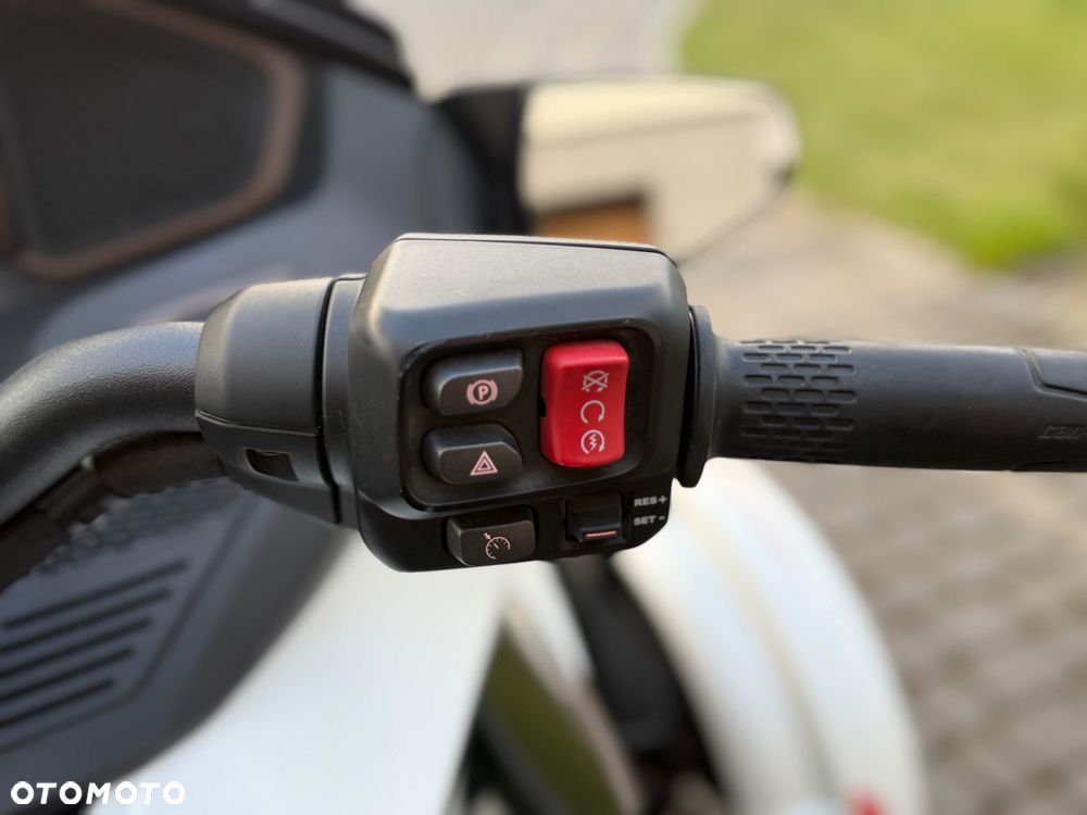 Can-Am Spyder - 10