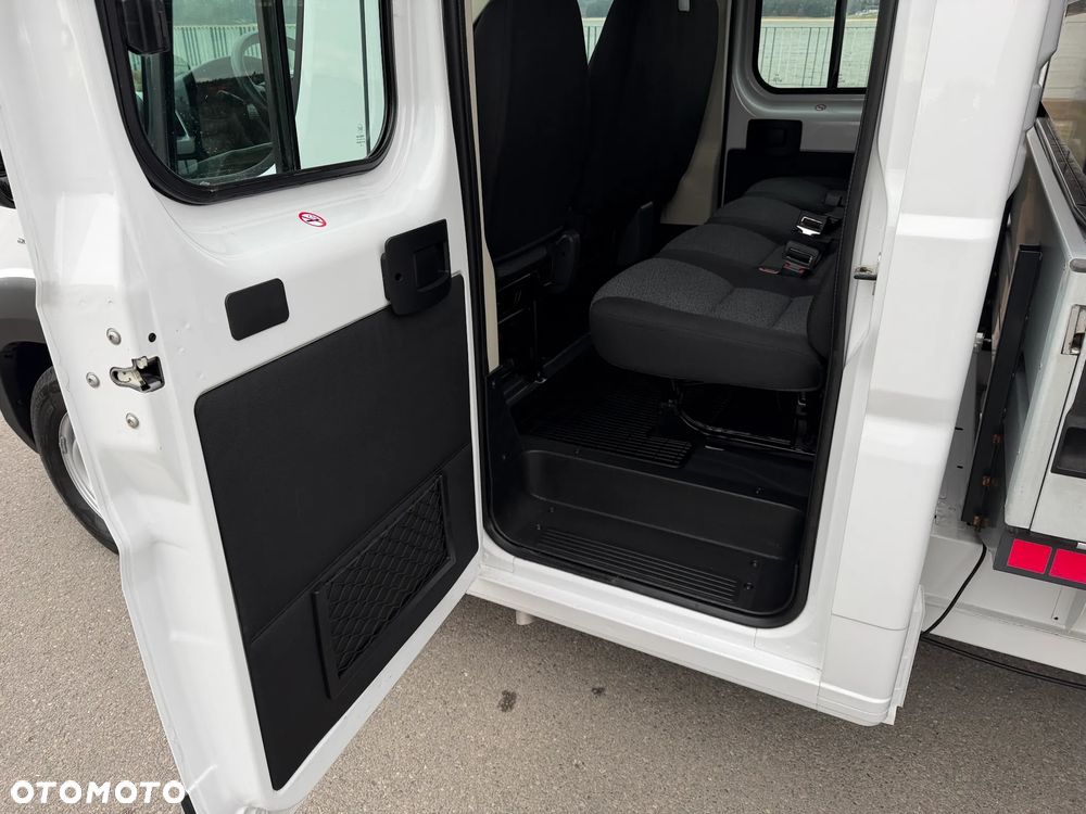 Fiat Ducato Doka 7 osób / Brygadowy / Paka 3.3m / Wzmacniany Maxi Koła 16" / Silnik Iveco 2.3 140km  / Ledy / Bogate wyposażenie / Zadbany jak nowy / 1 Właściciel / Salon PL / FV23% - 36
