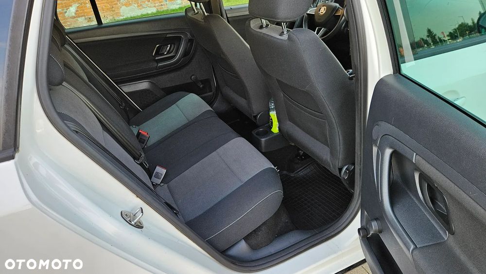 Skoda Fabia 1.2 TSI Monte Carlo - 10