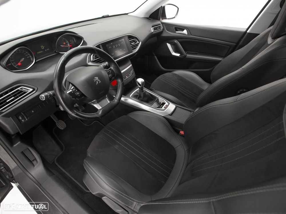 Peugeot 308 SW 1.5 BlueHDi Allure — fotografia 6