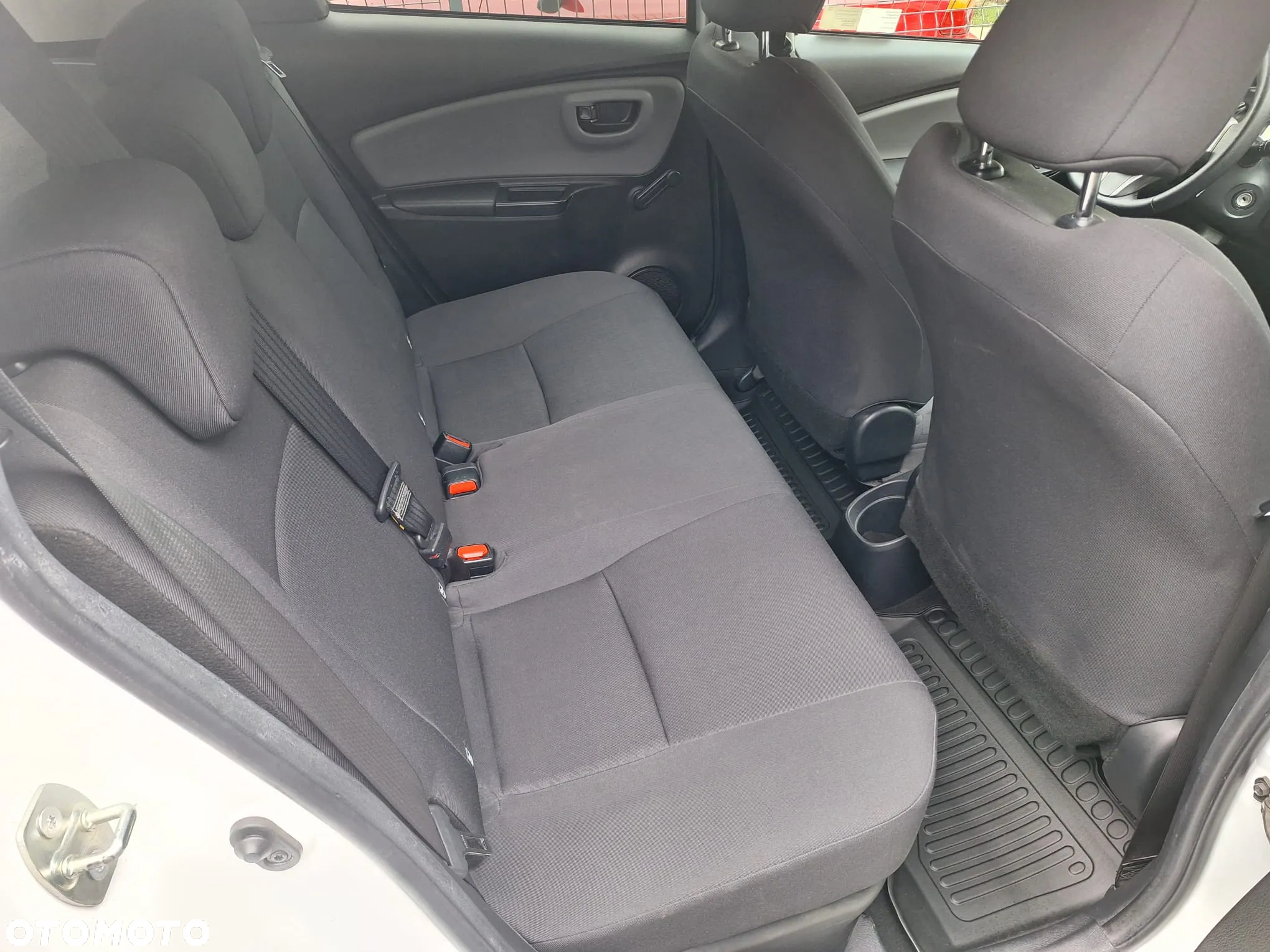 Toyota Yaris Hybrid 100 Dynamic - 6