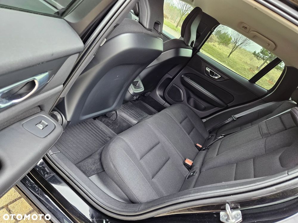 Volvo V60 D4 Momentum Pro - 23